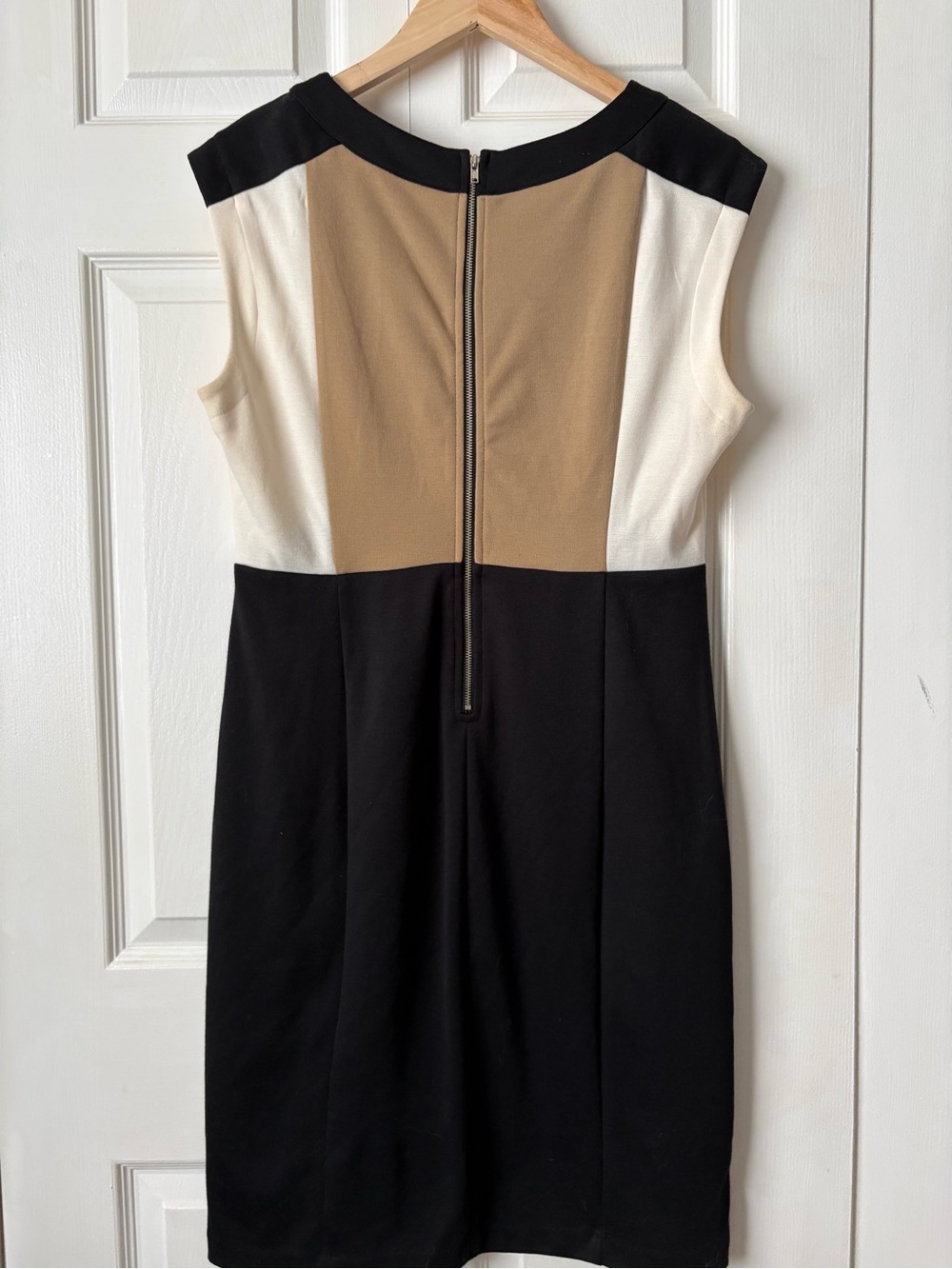 London Times Sleeveless Colorblock Sheath Dress in Black, Cream & Tan - Picture 4 of 7